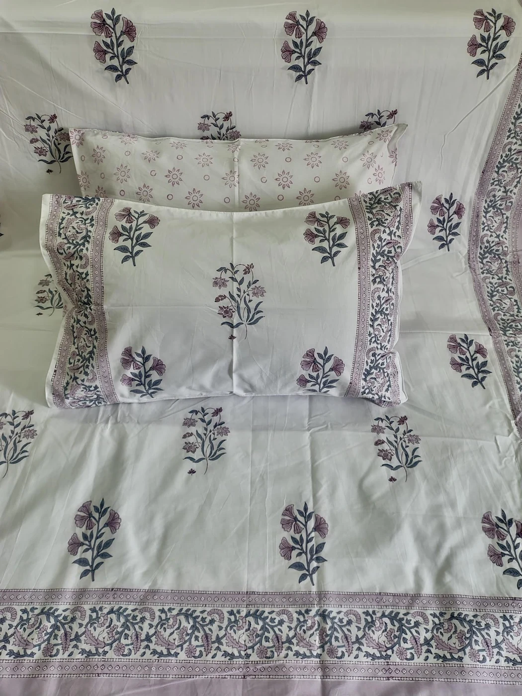 Hastkala Lavender Vine 200 TC King Size Percale Cotton Bedsheet